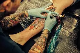 doing-tattoo.